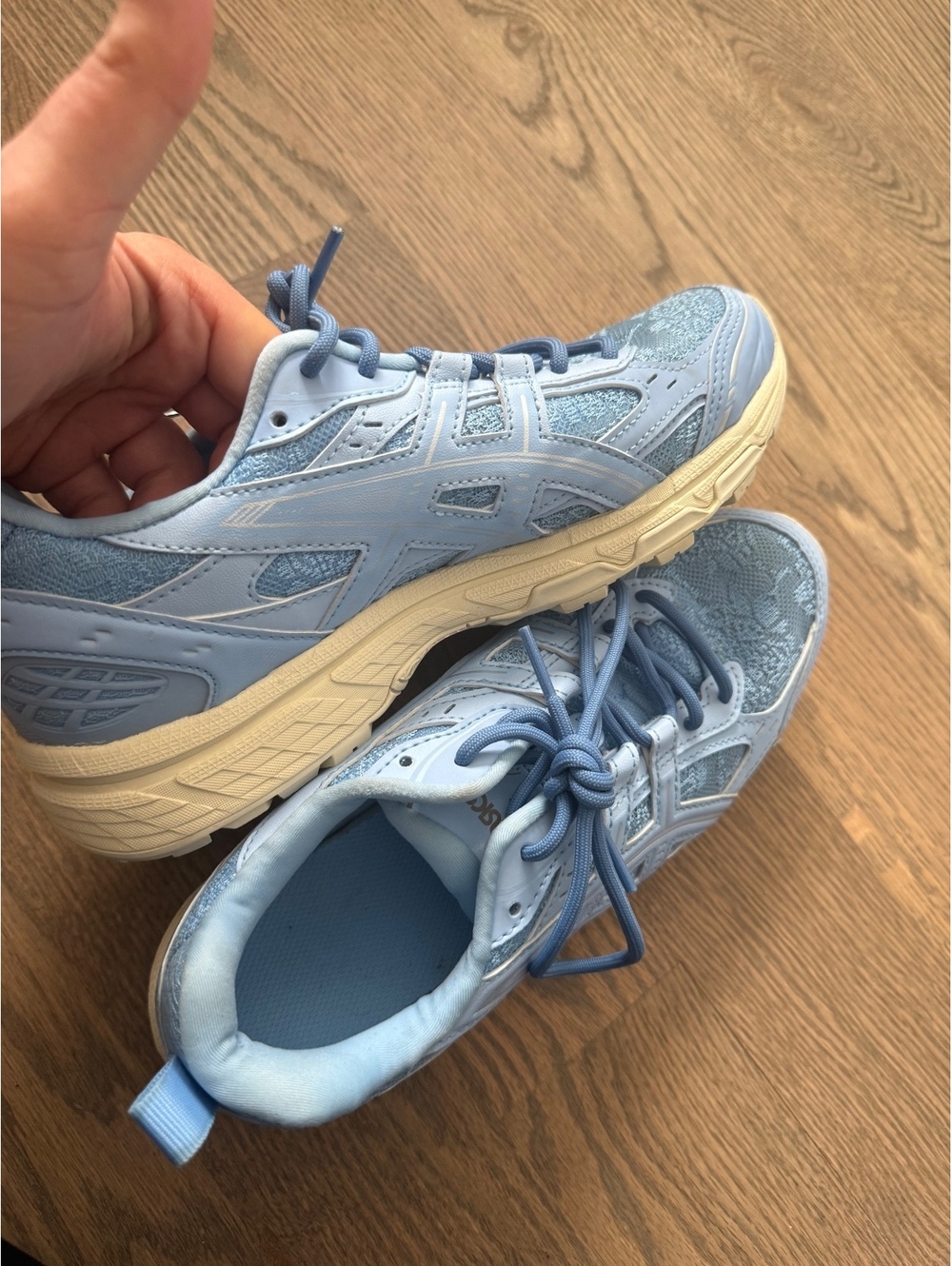 ASICS Women's Size 8.5 Light Blue Sneakers in Good Condition - Picture 2 of 10